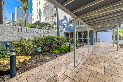 Condo in Miami, Florida, 2 bedrooms  № 1892249 - photo 1