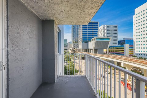 Condo in Miami, Florida, 2 bedrooms  № 1892249 - photo 25