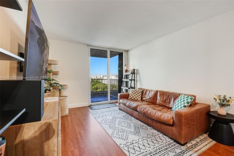 Condo in Miami, Florida, 2 bedrooms  № 1892249 - photo 4