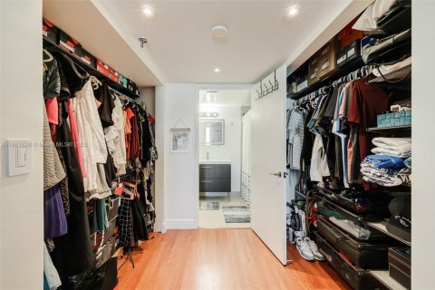 Condo in Miami, Florida, 2 bedrooms  № 1892249 - photo 12