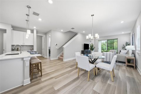 Adosado en venta en Wesley Chapel, Florida, 3 dormitorios, 198.07 m2 № 2151553 - foto 6