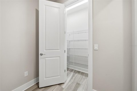 Adosado en venta en Wesley Chapel, Florida, 3 dormitorios, 198.07 m2 № 2151553 - foto 11
