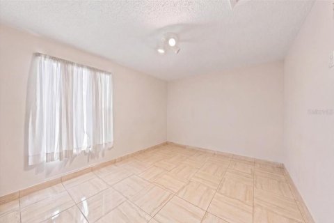 Villa ou maison à vendre à Tampa, Floride: 3 chambres, 122.82 m2 № 2390736 - photo 7