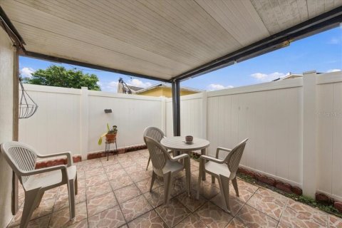 Villa ou maison à vendre à Tampa, Floride: 3 chambres, 122.82 m2 № 2390736 - photo 24