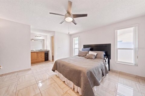 Villa ou maison à vendre à Tampa, Floride: 3 chambres, 122.82 m2 № 2390736 - photo 9