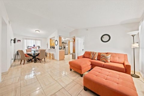 Villa ou maison à vendre à Tampa, Floride: 3 chambres, 122.82 m2 № 2390736 - photo 2