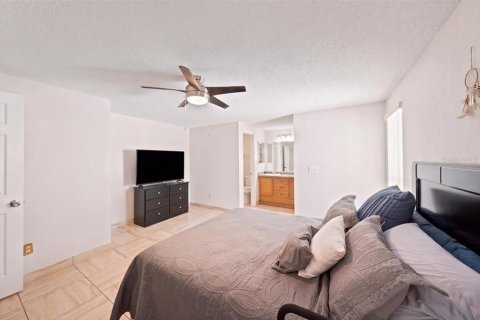 Villa ou maison à vendre à Tampa, Floride: 3 chambres, 122.82 m2 № 2390736 - photo 6