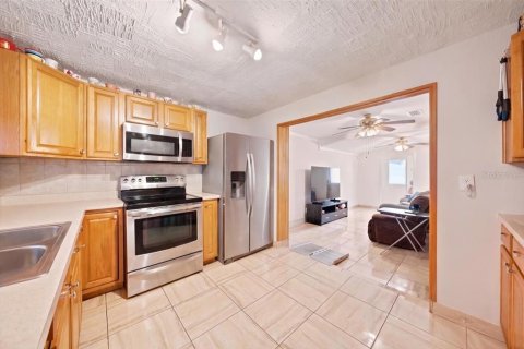 Villa ou maison à vendre à Tampa, Floride: 3 chambres, 122.82 m2 № 2390736 - photo 12