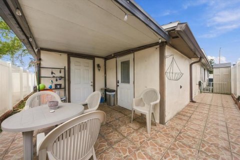 Villa ou maison à vendre à Tampa, Floride: 3 chambres, 122.82 m2 № 2390736 - photo 23