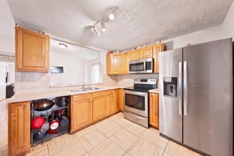 Villa ou maison à vendre à Tampa, Floride: 3 chambres, 122.82 m2 № 2390736 - photo 13