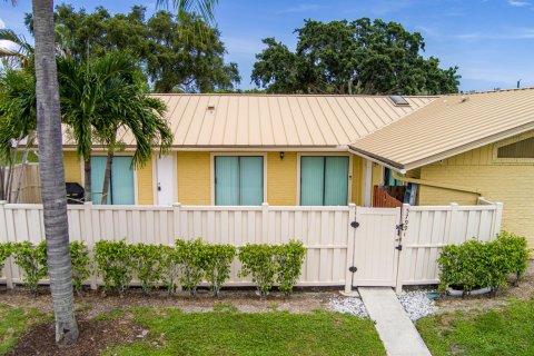 Townhouse in Palm Beach Gardens, Florida 3 bedrooms, 118.54 sq.m. № 2338073 - photo 2