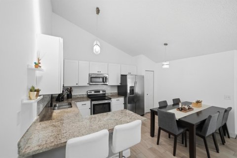 Townhouse in Palm Beach Gardens, Florida 3 bedrooms, 118.54 sq.m. № 2338073 - photo 13