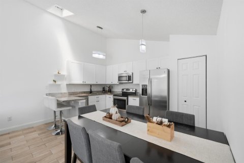 Townhouse in Palm Beach Gardens, Florida 3 bedrooms, 118.54 sq.m. № 2338073 - photo 14