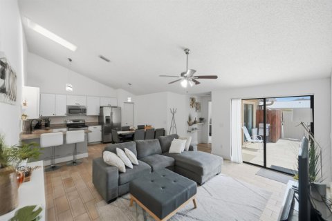 Townhouse in Palm Beach Gardens, Florida 3 bedrooms, 118.54 sq.m. № 2338073 - photo 10