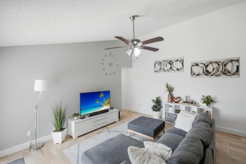Townhouse in Palm Beach Gardens, Florida 3 bedrooms, 118.54 sq.m. № 2338073 - photo 18