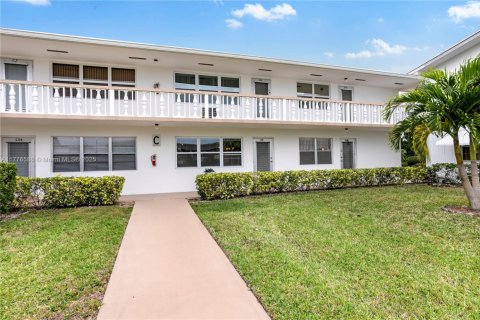 Condo in West Palm Beach, Florida, 1 bedroom  № 1868446 - photo 1