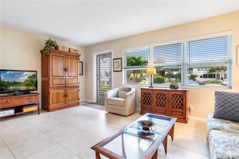 Condo in West Palm Beach, Florida, 1 bedroom  № 1868446 - photo 3