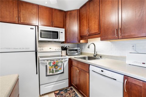Condo in West Palm Beach, Florida, 1 bedroom  № 1868446 - photo 5