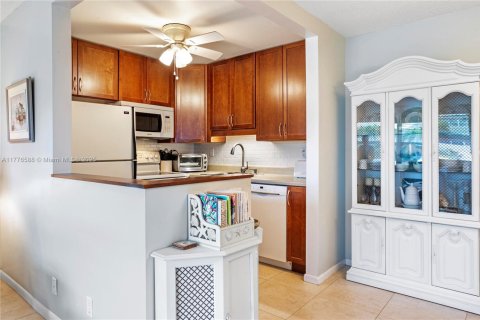 Condo in West Palm Beach, Florida, 1 bedroom  № 1868446 - photo 4