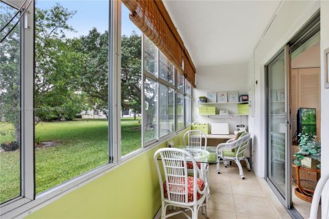 Condo in West Palm Beach, Florida, 1 bedroom  № 1868446 - photo 10