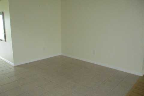 Villa ou maison à louer à Sun City Center, Floride: 2 chambres, 140.84 m2 № 2422749 - photo 4