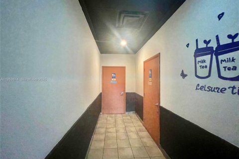 Propiedad comercial en venta en Pembroke Pines, Florida № 2054800 - foto 5
