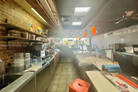 Propiedad comercial en venta en Pembroke Pines, Florida № 2054800 - foto 4