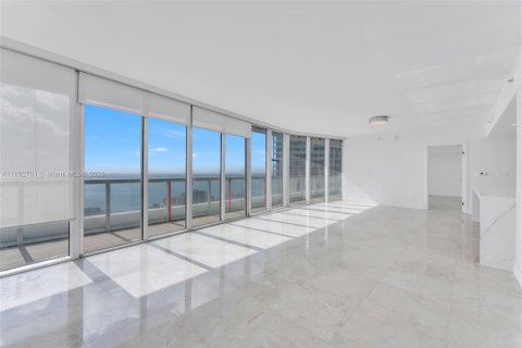 Copropriété à louer à Miami, Floride: 3 chambres, 169.55 m2 № 1946413 - photo 1