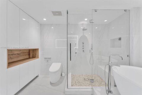Copropriété à louer à Miami, Floride: 3 chambres, 169.55 m2 № 1946413 - photo 9
