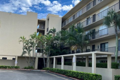 Condominio en alquiler en Lantana, Florida, 2 dormitorios, 95.22 m2 № 1222464 - foto 1