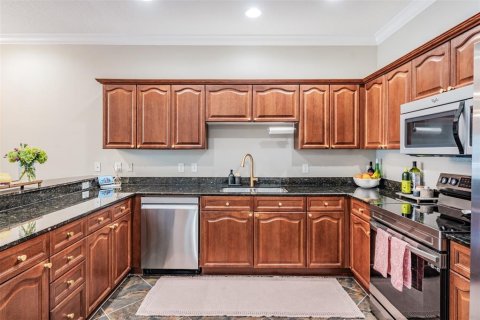 Townhouse in Saint Petersburg, Florida 3 bedrooms, 184.88 sq.m. № 2126721 - photo 13