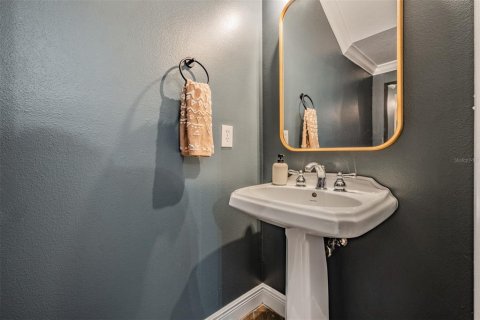 Townhouse in Saint Petersburg, Florida 3 bedrooms, 184.88 sq.m. № 2126721 - photo 17