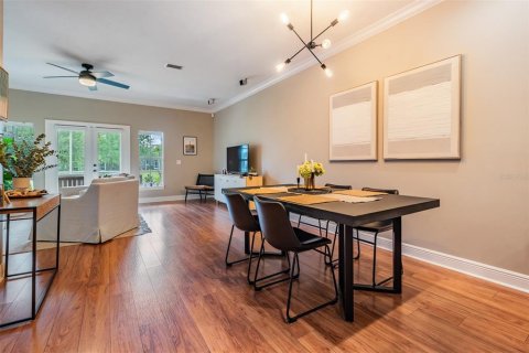 Townhouse in Saint Petersburg, Florida 3 bedrooms, 184.88 sq.m. № 2126721 - photo 8