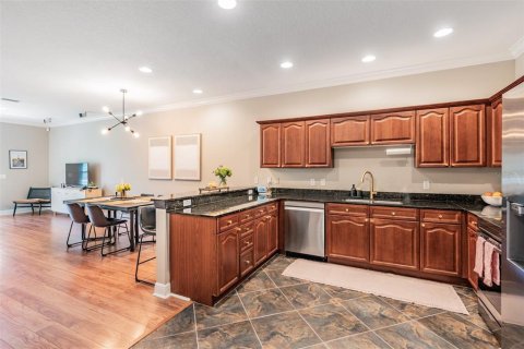 Townhouse in Saint Petersburg, Florida 3 bedrooms, 184.88 sq.m. № 2126721 - photo 16