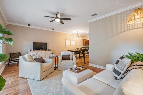 Townhouse in Saint Petersburg, Florida 3 bedrooms, 184.88 sq.m. № 2126721 - photo 6