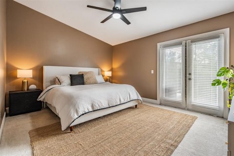Townhouse in Saint Petersburg, Florida 3 bedrooms, 184.88 sq.m. № 2126721 - photo 19