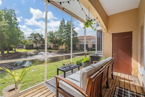 Townhouse in Saint Petersburg, Florida 3 bedrooms, 184.88 sq.m. № 2126721 - photo 2