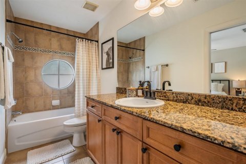 Townhouse in Saint Petersburg, Florida 3 bedrooms, 184.88 sq.m. № 2126721 - photo 28