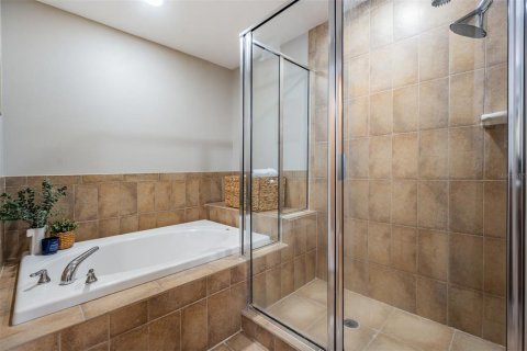 Townhouse in Saint Petersburg, Florida 3 bedrooms, 184.88 sq.m. № 2126721 - photo 25