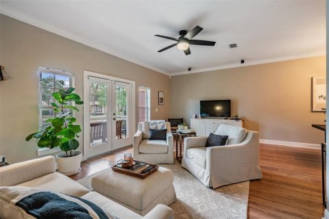 Townhouse in Saint Petersburg, Florida 3 bedrooms, 184.88 sq.m. № 2126721 - photo 5