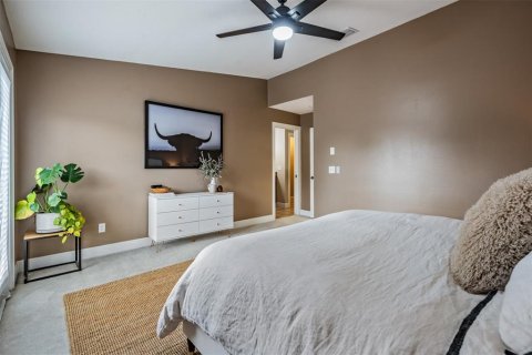 Townhouse in Saint Petersburg, Florida 3 bedrooms, 184.88 sq.m. № 2126721 - photo 22