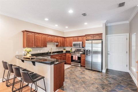 Townhouse in Saint Petersburg, Florida 3 bedrooms, 184.88 sq.m. № 2126721 - photo 11