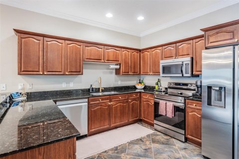 Townhouse in Saint Petersburg, Florida 3 bedrooms, 184.88 sq.m. № 2126721 - photo 12