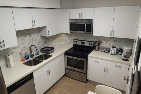 Condo in Sunny Isles Beach, Florida, 1 bedroom  № 1809594 - photo 11