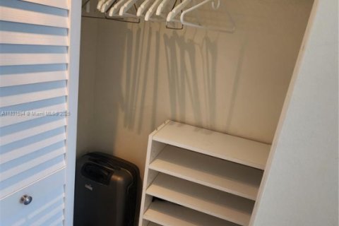 Condo in Sunny Isles Beach, Florida, 1 bedroom  № 1809594 - photo 28