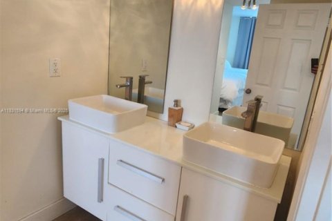 Condo in Sunny Isles Beach, Florida, 1 bedroom  № 1809594 - photo 23
