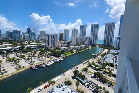 Condo in Sunny Isles Beach, Florida, 1 bedroom  № 1809594 - photo 4