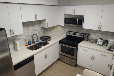 Condo in Sunny Isles Beach, Florida, 1 bedroom  № 1809594 - photo 12