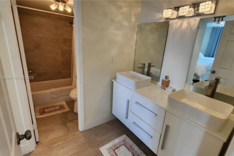 Condo in Sunny Isles Beach, Florida, 1 bedroom  № 1809594 - photo 25