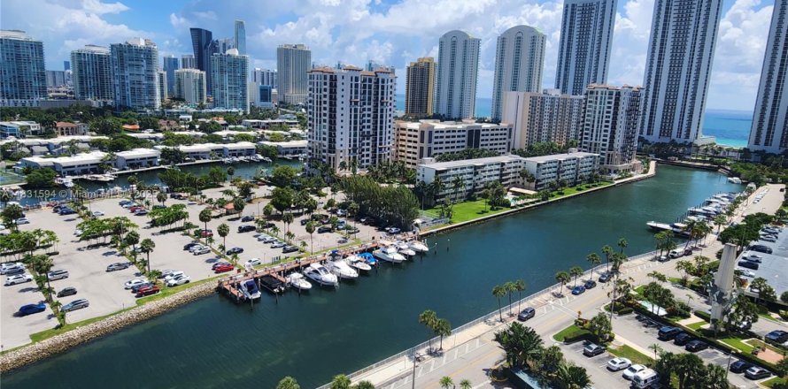 Condo in Sunny Isles Beach, Florida, 1 bedroom № 1809594